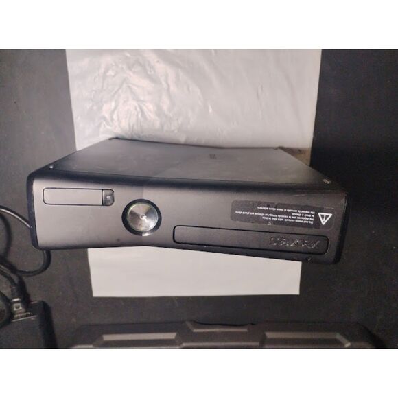 Black XBox 360 S System Has Parental Restriction On Won't Play Some Discs - Picture 3 of 9